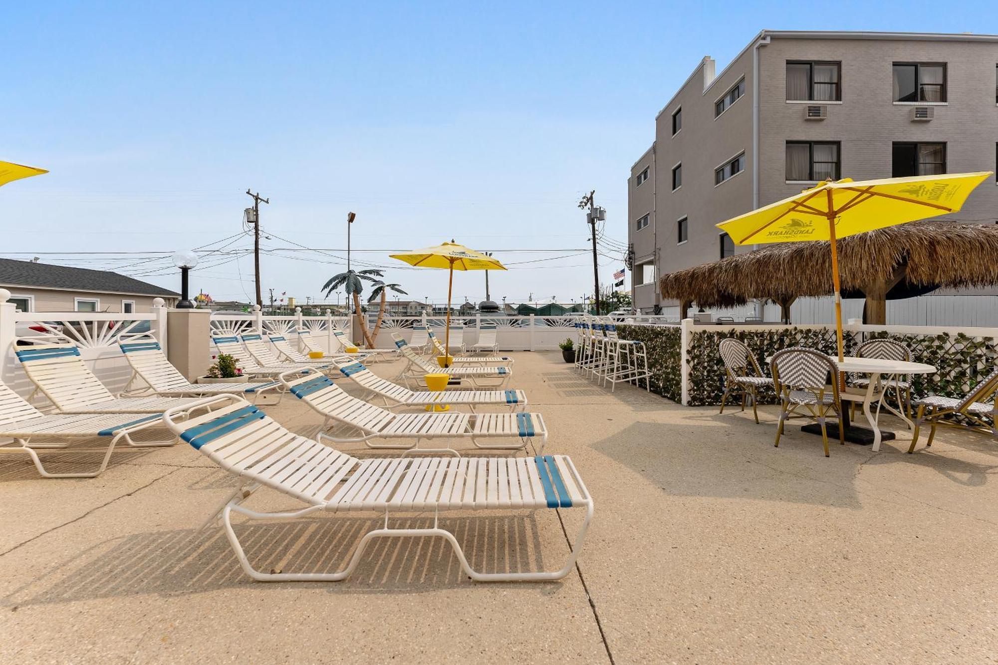 Oceanic Hotel & Barefoot Tiki Bar Wildwood Exteriör bild